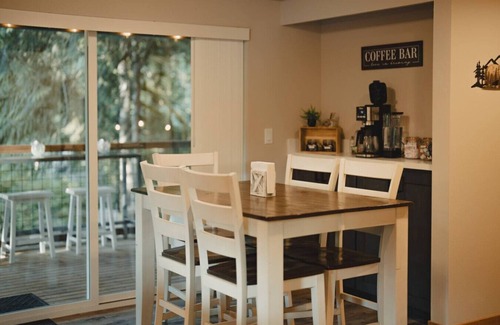 Paradise Estates Cabine | Brand New Cabin on Big Creek 5 mi to Mt Rainier NP