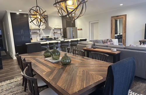 Frankfort Appartement | Brand New, loft chic entièrement refait