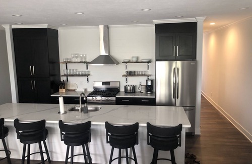 Frankfort Appartement | Brand New, loft chic entièrement refait