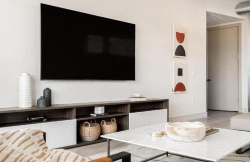 Jefferson Park Maison | Brand New Condo - Walk to Empower Stadium - Tesoro