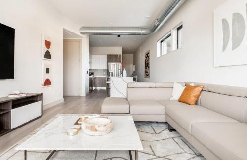 Jefferson Park Maison | Brand New Condo - Walk to Empower Stadium - Tesoro