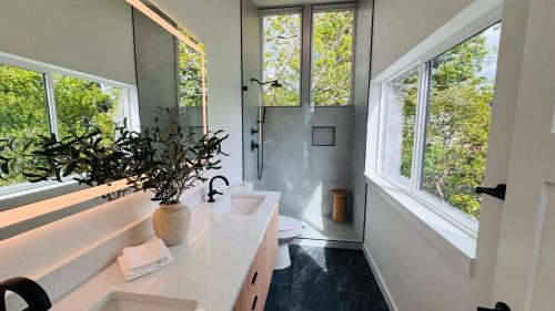 Northgate Maison | Brand New Designer House 15min to downtown