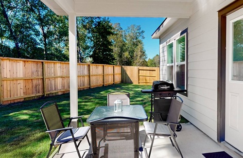 Porter Maison | Brand-new, dog-friendly home with sunset views, private yard, patio, W/D & AC