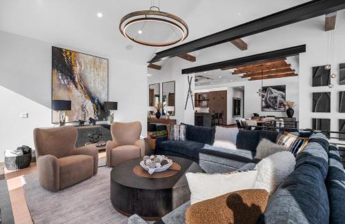 Three Peaks Maison | Brand New Eagles Nest Property