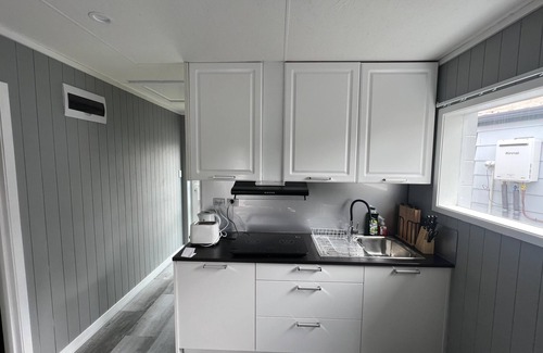 Richmond Heights Cottage | Brand new Guesthouse Completely Private. 2 min drive or 10 min walk to the lake.