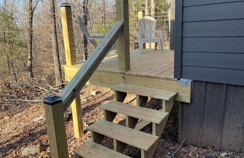 Mammoth Spring Cabine | Brand new Hillcrest cottage 1 mile from Mammoth Spring Park!