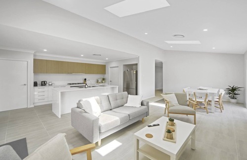 Sussex Inlet Maison | Brand New house in a Tranquil Golf Course Retreat