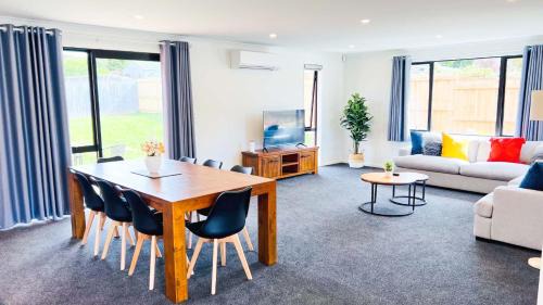 Pukehangi Maison | Brand New House with 5 bedroom and 3 full bathroom