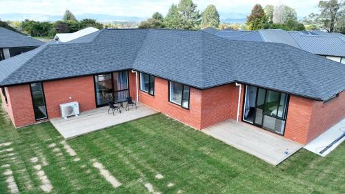Pukehangi Maison | Brand New House with 5 bedroom and 3 full bathroom