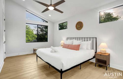 East Cesar Chavez Maison | Brand New House, Yard Next to Downtown and E 6th