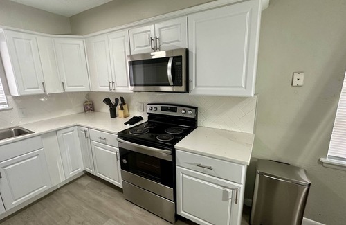 Lawton Maison | Brand new- just remodeled! Adjustable base beds! Close to Ft. Sill!High end Home