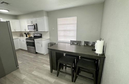 Lawton Maison | Brand new- just remodeled! Adjustable base beds! Close to Ft. Sill!High end Home