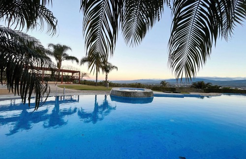 Santa Ana Appartement | Brand New lake view Penthouse with A/C, pool, gym, tennis in common area