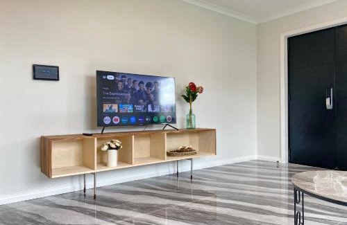 Flat Bush Maison | Brand-New Large house Castlebane Drive