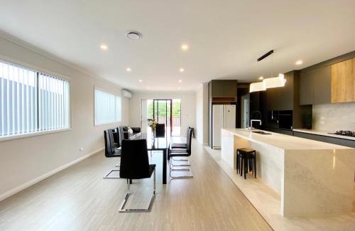 Flat Bush Maison | Brand-New Large house Castlebane Drive