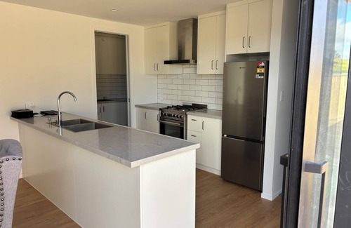 Christchurch Appartement | Brand New Large Modern House in Christchurch close to all amenities