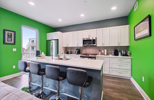 Bywater Copropriété | BRAND NEW LISTING The Green Suite-w/garage parking & near French Qtr