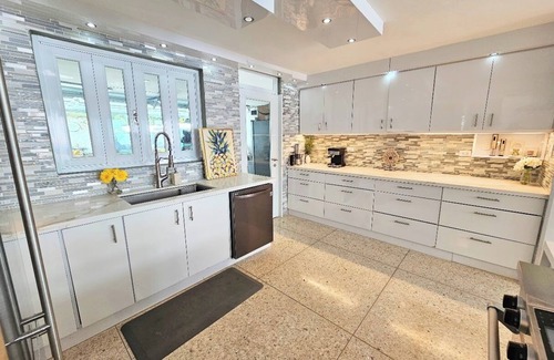 Juan Sanchez Maison | BRAND NEW LISTING TO VRBO! Stunning Pool Home minutes to San Juan Beaches