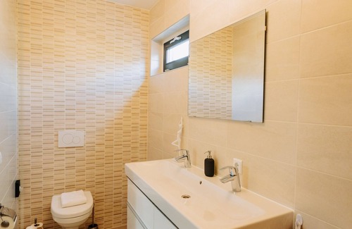 Slotervaart Villa | Brand new Luxurious & Bright Villa With 6 Double Beds in Amsterdam