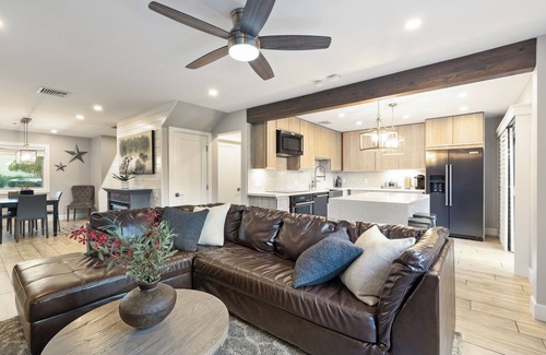 South Scottsdale Copropriété | BRAND NEW Luxury Bungalow with 4 heated pools