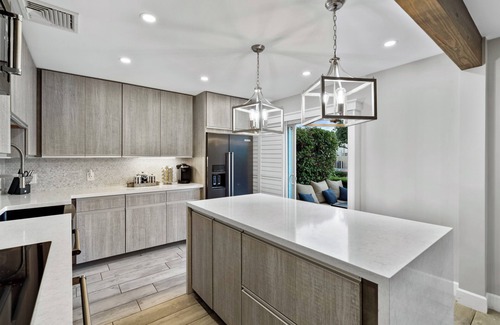 South Scottsdale Copropriété | BRAND NEW Luxury Bungalow with 4 heated pools