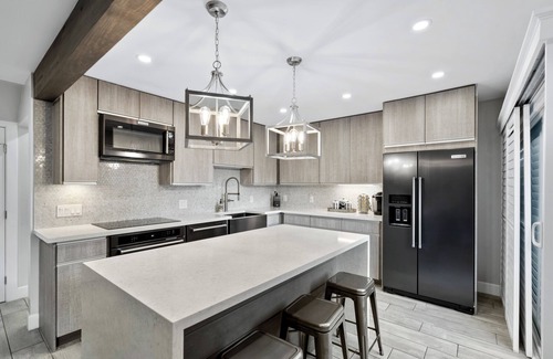 South Scottsdale Copropriété | BRAND NEW Luxury Bungalow with 4 heated pools