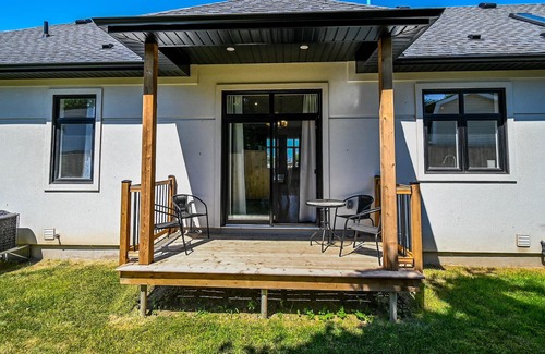 Niagara Falls Maison | BRAND NEW Upscale Bungalow- 5 min to Top Wineries