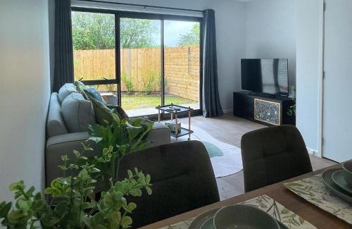 Henderson Appartement | Brand New Modern 2BR Townhouse