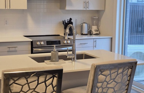 West Oak Trails Maison | Brand new Modern 4 Bedroom Home in prestigious Oakville community