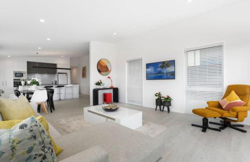 Pyes Pa Maison | Brand New modern home 3 bedrooms - lakes