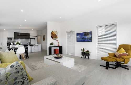 Pyes Pa Maison | Brand New modern home 3 bedrooms - lakes