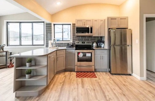 Harveys Lake Appartement | Brand New Modern stay in Harvy Lake PA