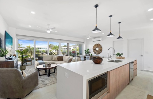 Avellanas Beach Maison | Brand New Professionally Decorated Luxury 5 Bed Avellanas Home Minutes to Beach