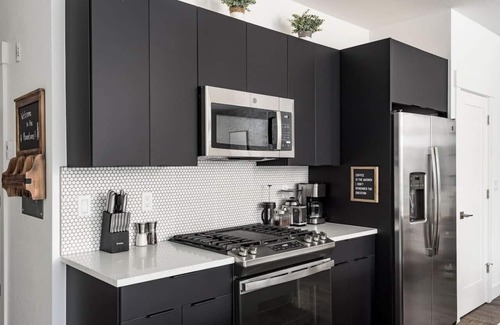 Willow Grove Copropriété | Brand new property with hot tub, fire pit, parking, covered ski storage, and more!