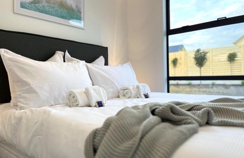 Hamilton North Villa | Brand New & Ready for You! By KOSH BNB
