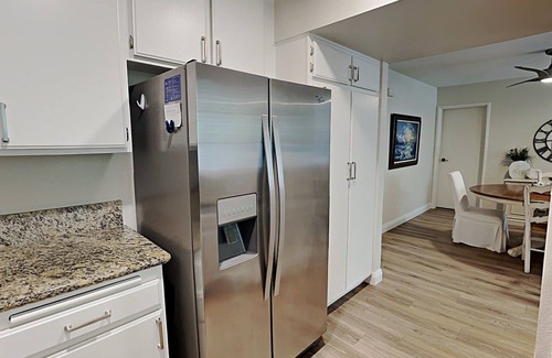 University City Copropriété | Brand NEW Remodel Single Level 2 Bd 2 Ba 2 Car Garage POOL UTC La Jolla Close to UCSD!
