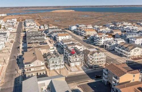 Sea Isle City Maison | Brand new spacious 5-BR house in pleasant Sea Isle City with AC, WiFi and more