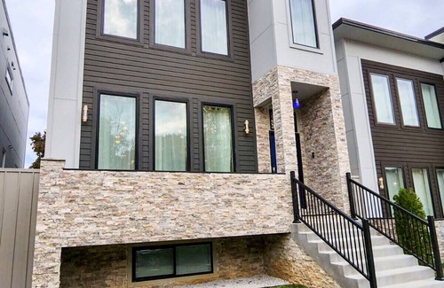 The Gate Maison | Brand New Stunning 5BDR Home. Minutes to Top Golf and downtown. Sleep 14.