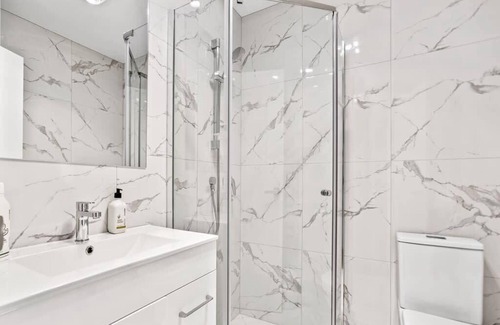 Mangere Maison | Brand New Three Bedroom Townhouse with Garage