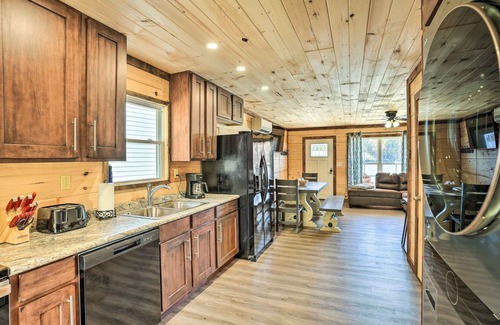Trenton Cabine | Brand-New Trenton Cabin: Panoramic Lake Views