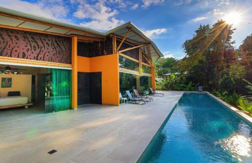 Quepos Maison | Brand New Villa Bambú with large pool near MA