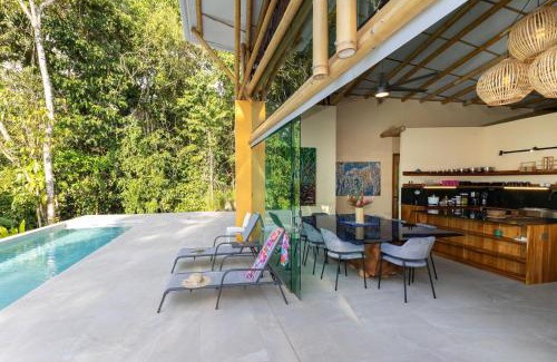 Quepos Maison | Brand New Villa Bambú with large pool near MA