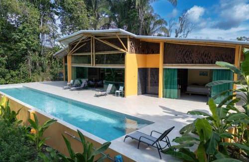 Quepos Maison | Brand New Villa Bambú with large pool near MA