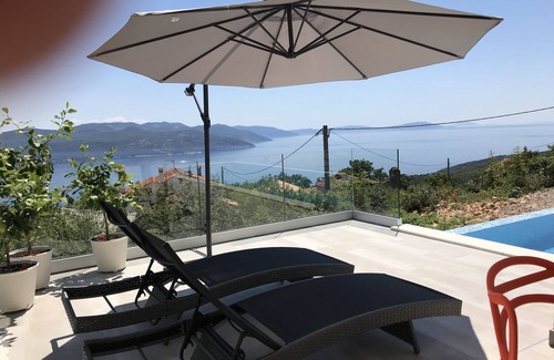 Zagore Appartement | Tout neuf, avec piscine à débordement, juste au bord de la piscine