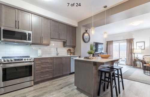 Brantford Maison | Brantford King Bed Near it All