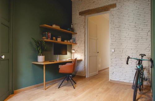 Barri Vell Appartement | Bravissimo Estudi Verd, in the Historic Centre