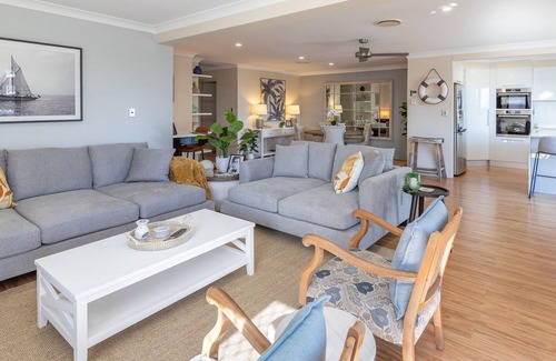 Forster Appartement | Breakers 15 - Beachfront living at its best.