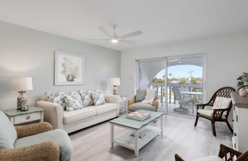 Sanibel Maison | Breakers West C2 - Gorgeous Top Floor Beach Condo