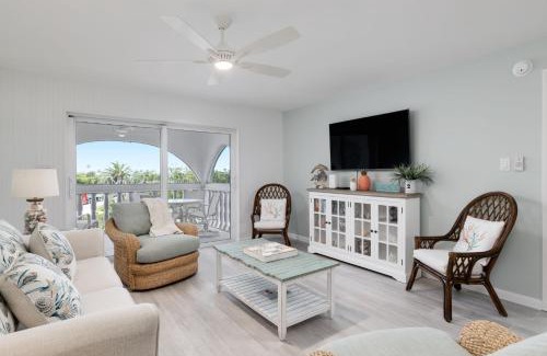 Sanibel Maison | Breakers West C2 - Gorgeous Top Floor Beach Condo
