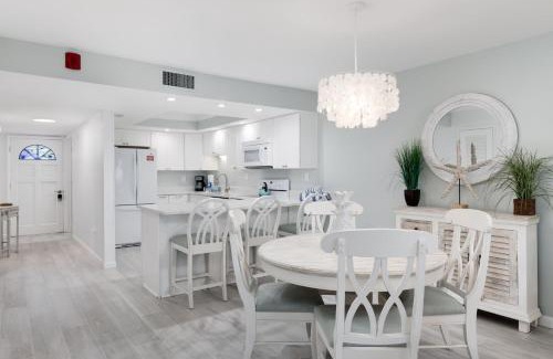 Sanibel Maison | Breakers West C2 - Gorgeous Top Floor Beach Condo